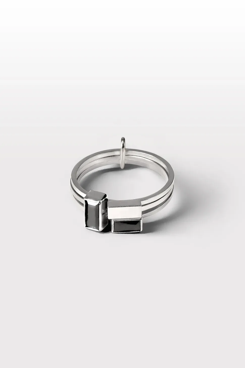 Lore Van Keer – capsule triple ring met onyx zilver
