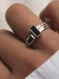 Lore Van Keer – capsule triple ring met onyx zilver