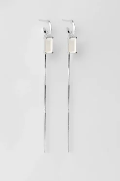 Lore Van Keer – credo oorringen met witte maansteen zilver