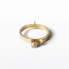 Lore Van Keer – dubbele 18K gouden ringen met witte diamant en cubic add on