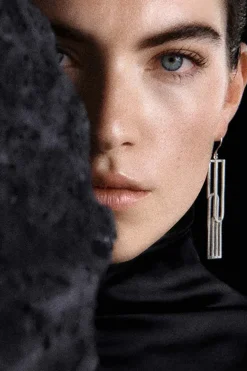 Lore Van Keer – forma asymmetrische oorbellen zilver