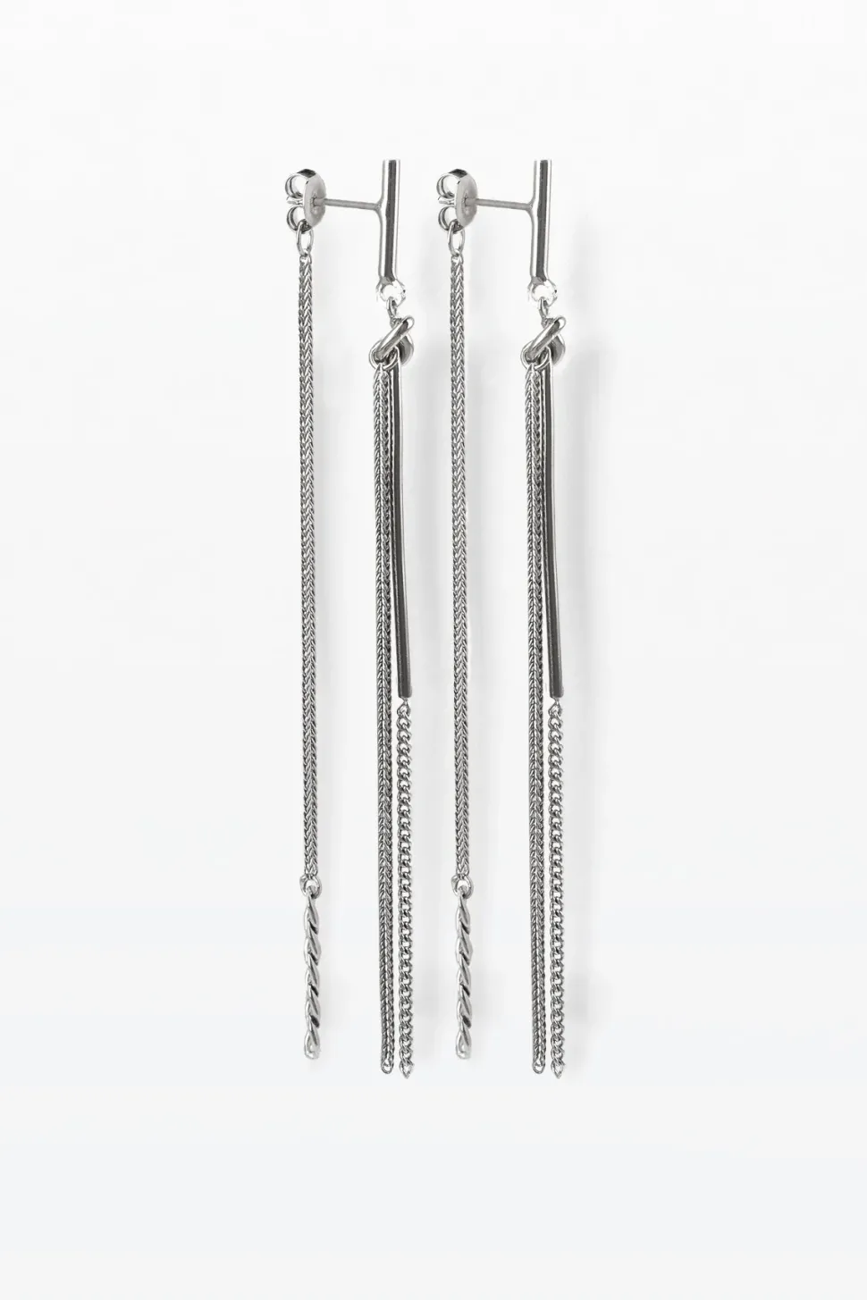 Lore Van Keer – forma oorbellen met tweezijdige kettingen zilver