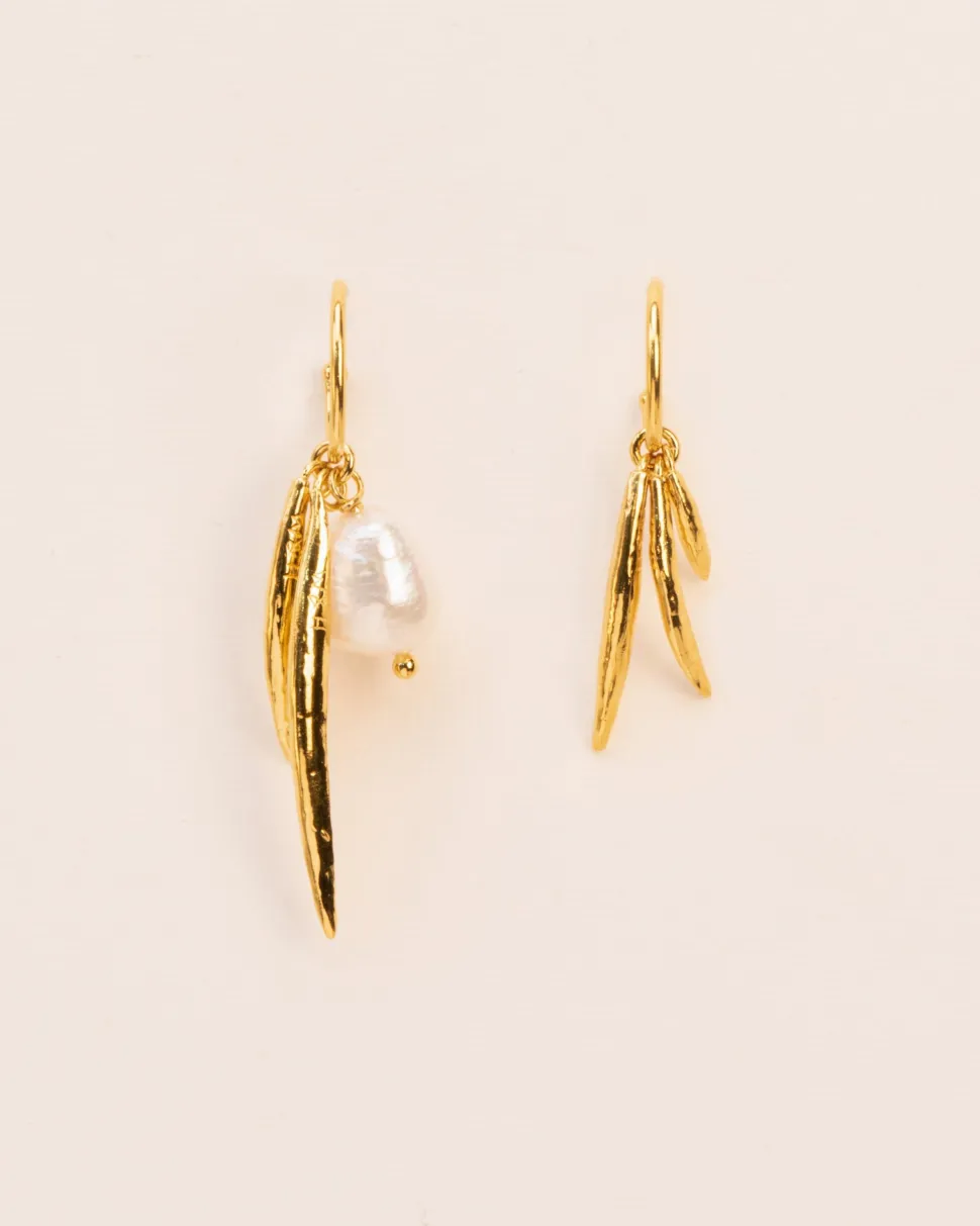 Wouters&Hendrix – asymetrische hoops met blaadjes en zoetwaterparel