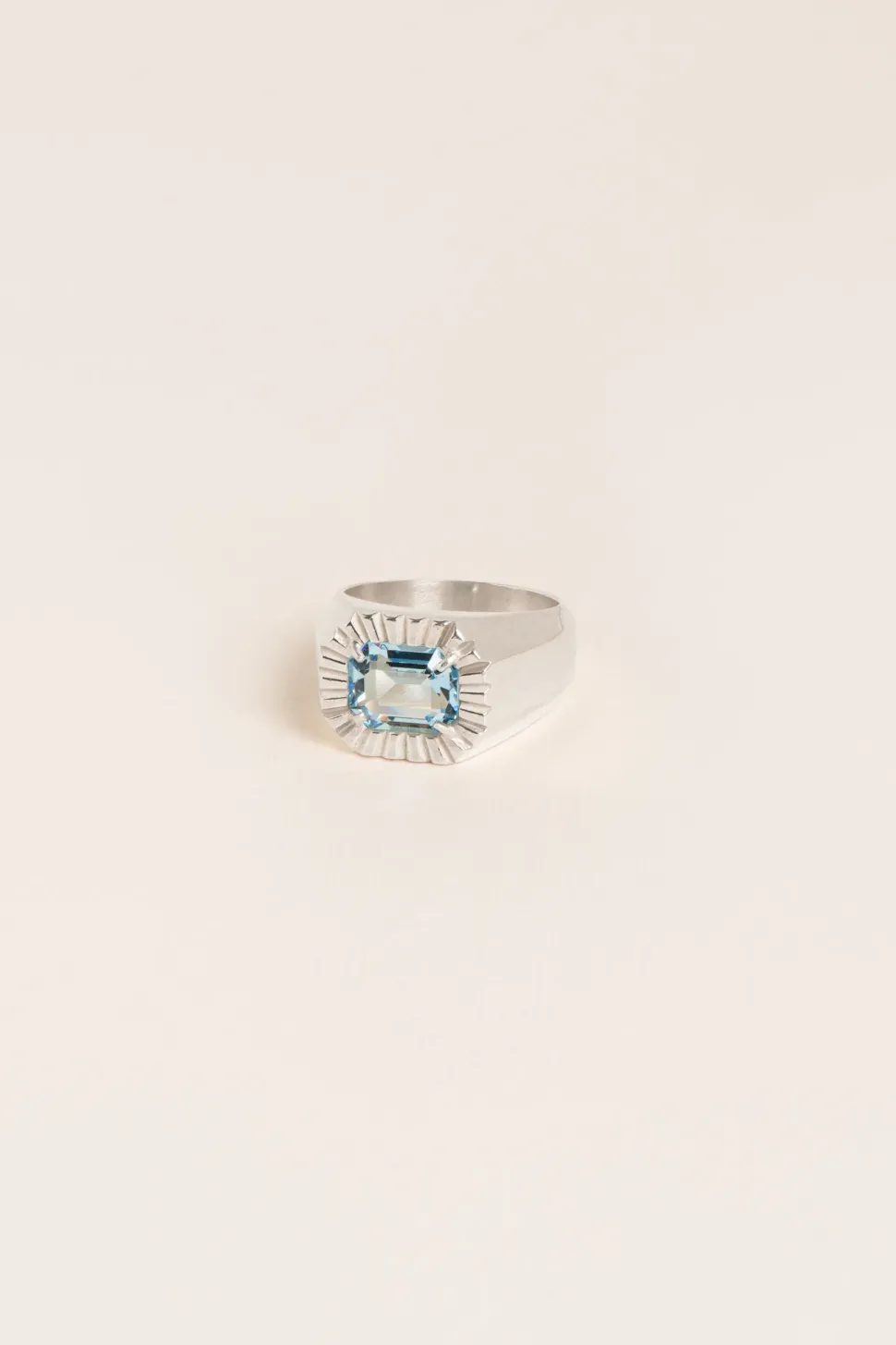 Wouters&Hendrix – signet ring met aquamarijn kristal