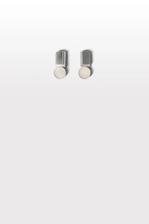 Lore Van Keer – aemil studs verticaal zilver
