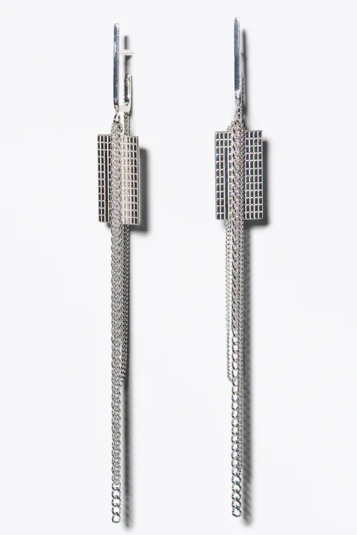 Lore Van Keer – brut oorbellen met ketting zilver
