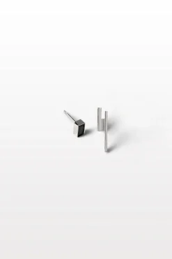 Lore Van Keer – capsule studs met onyx zilver