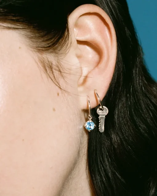 Wouters&Hendrix – single hoop met blauwe topaas