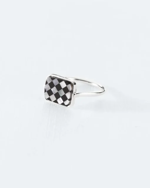 Wouters&Hendrix – mosaic ring met onyx en parelmoer